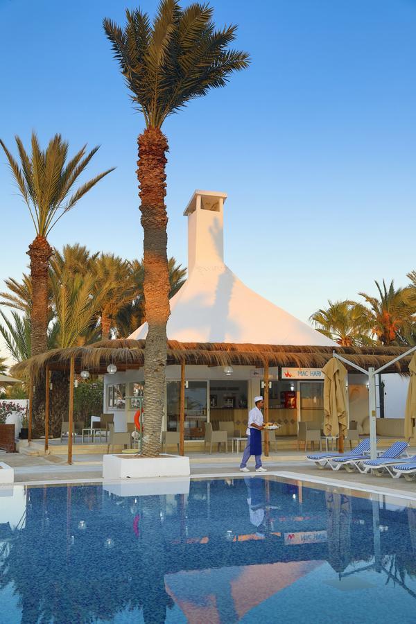 Hari Club Beach Resort Aghīr Exteriör bild