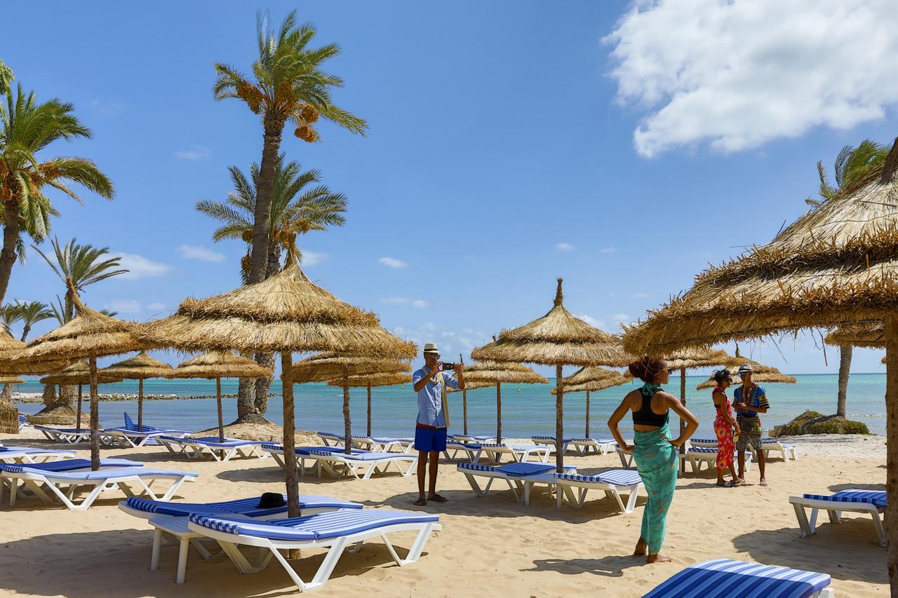 Hari Club Beach Resort Aghīr Exteriör bild