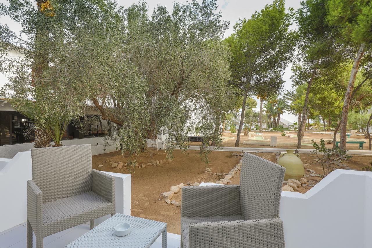 Hari Club Beach Resort Aghīr Exteriör bild